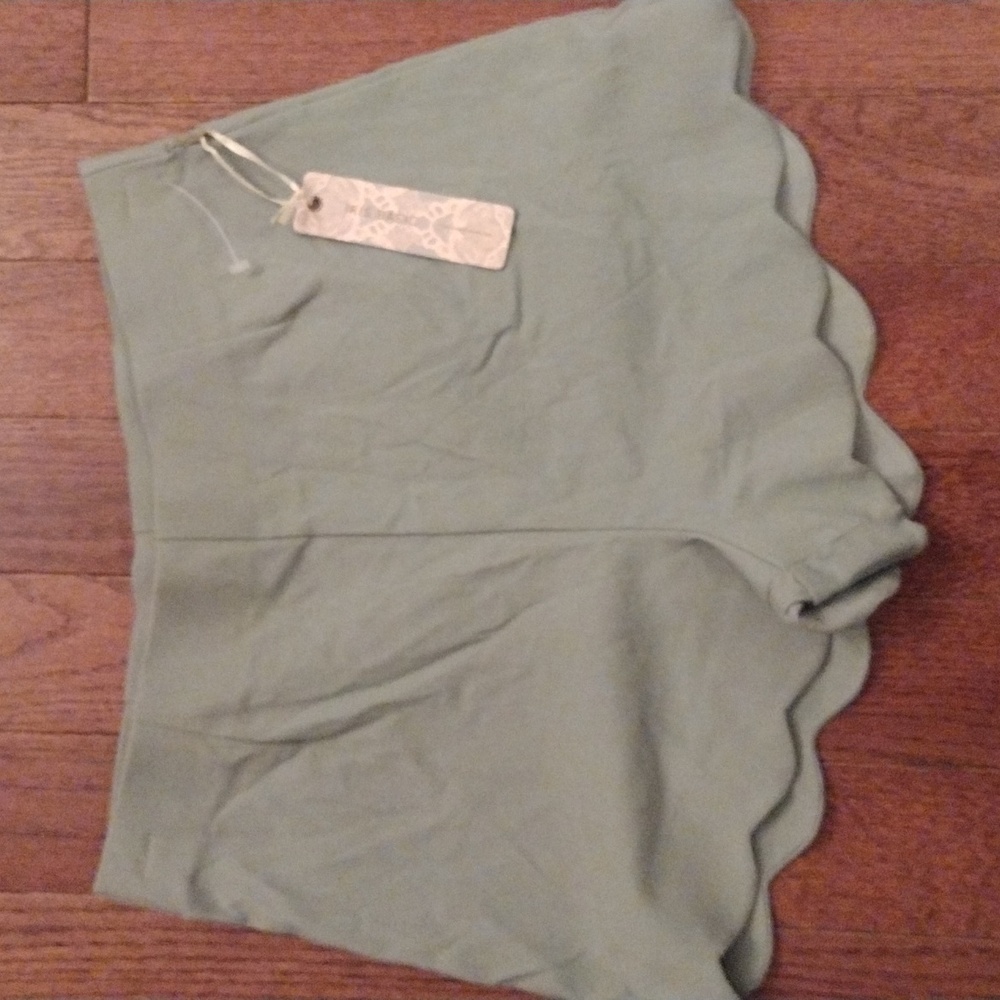 NWT Iris shorts Size Medium